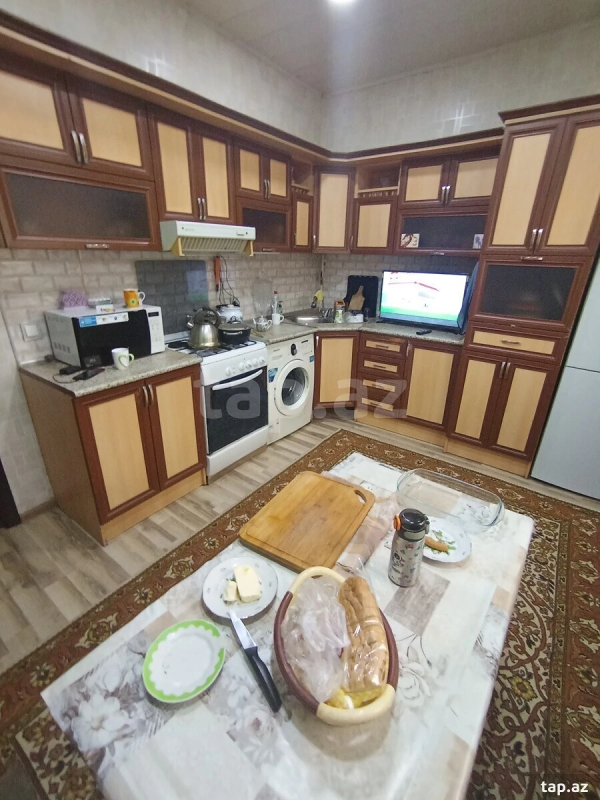 Satılır 9 otaqlı həyət evi