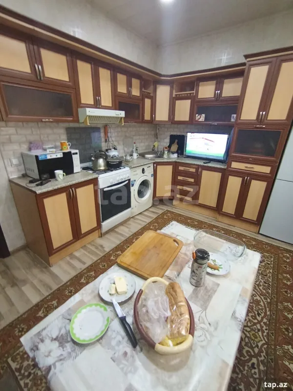 Satılır 9 otaqlı həyət evi