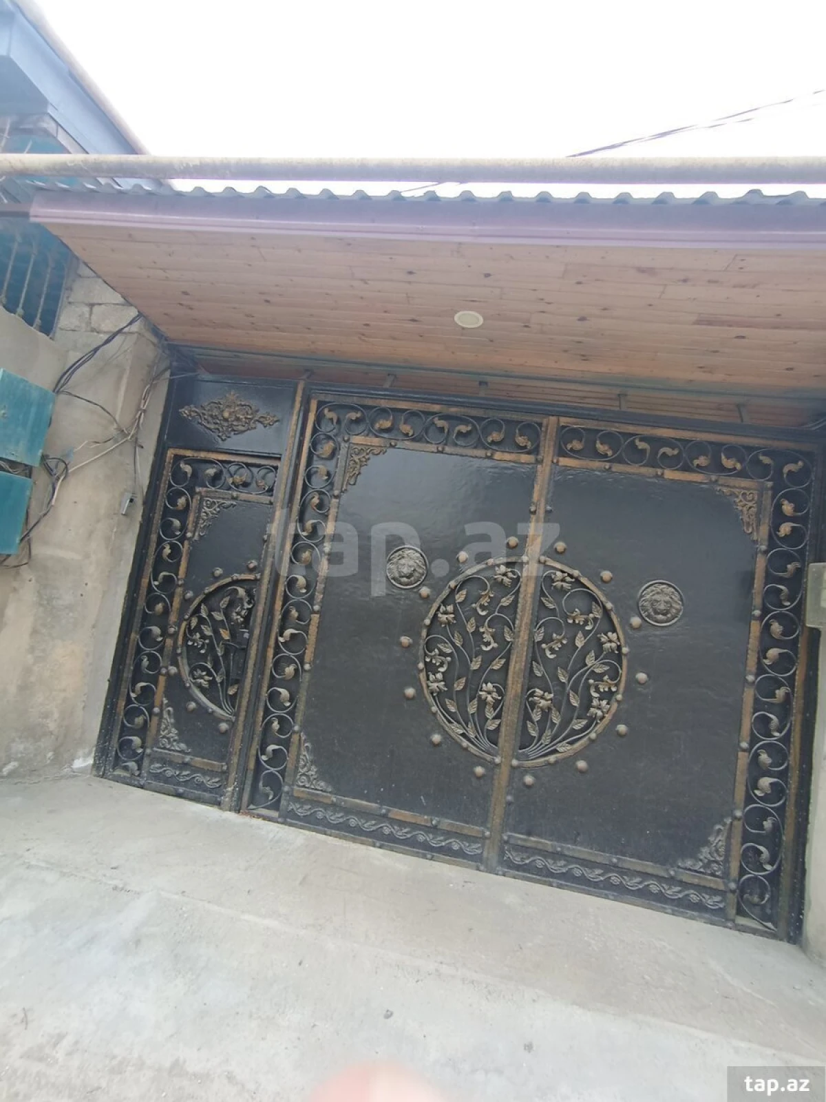 Satılır 9 otaqlı həyət evi