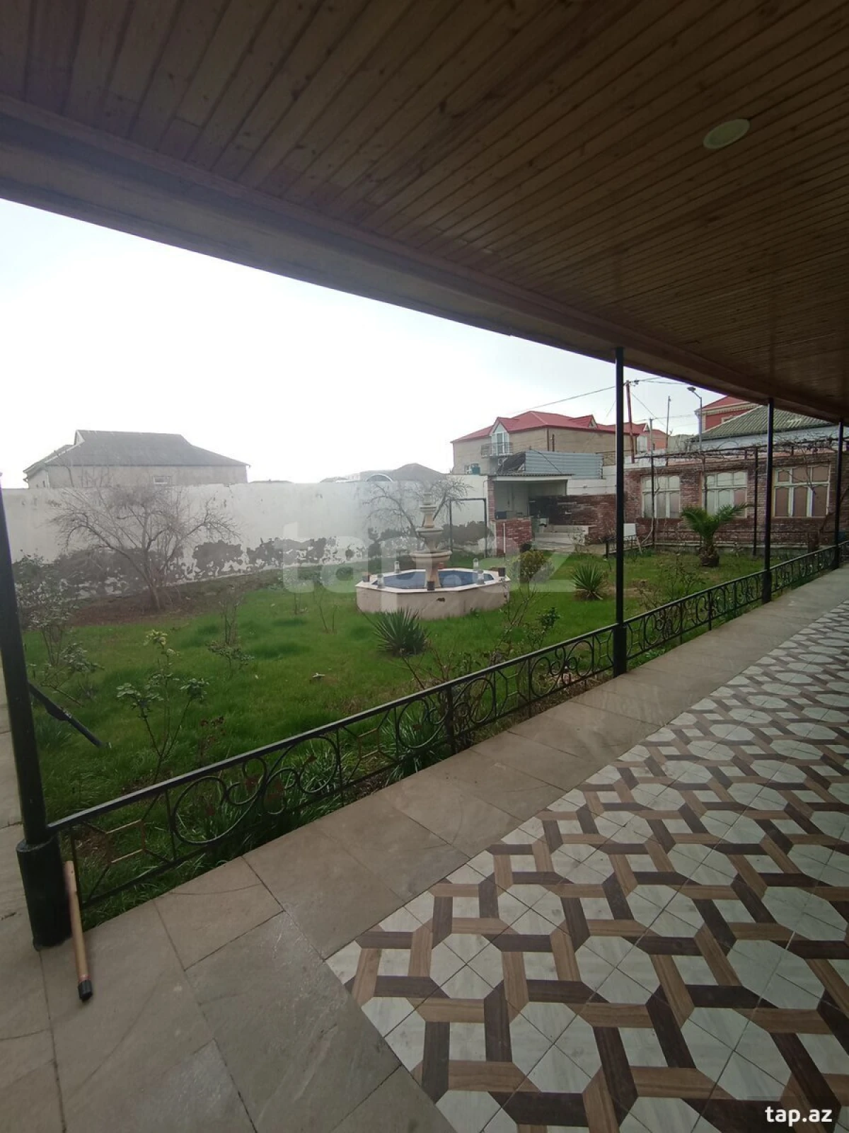 Satılır 9 otaqlı həyət evi