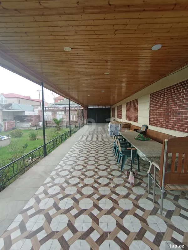 Satılır 9 otaqlı həyət evi