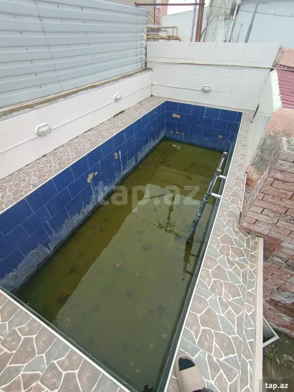 Satılır 9 otaqlı həyət evi