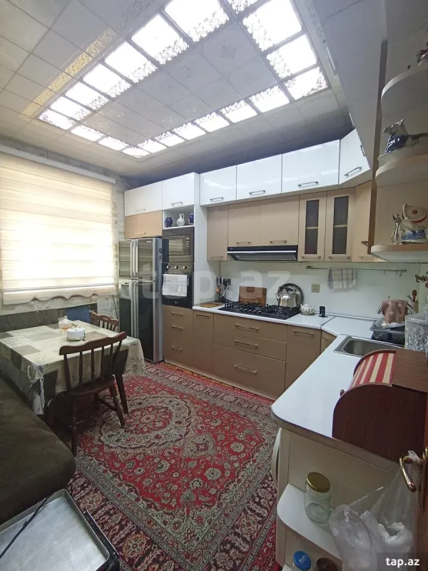 Satılır 9 otaqlı həyət evi