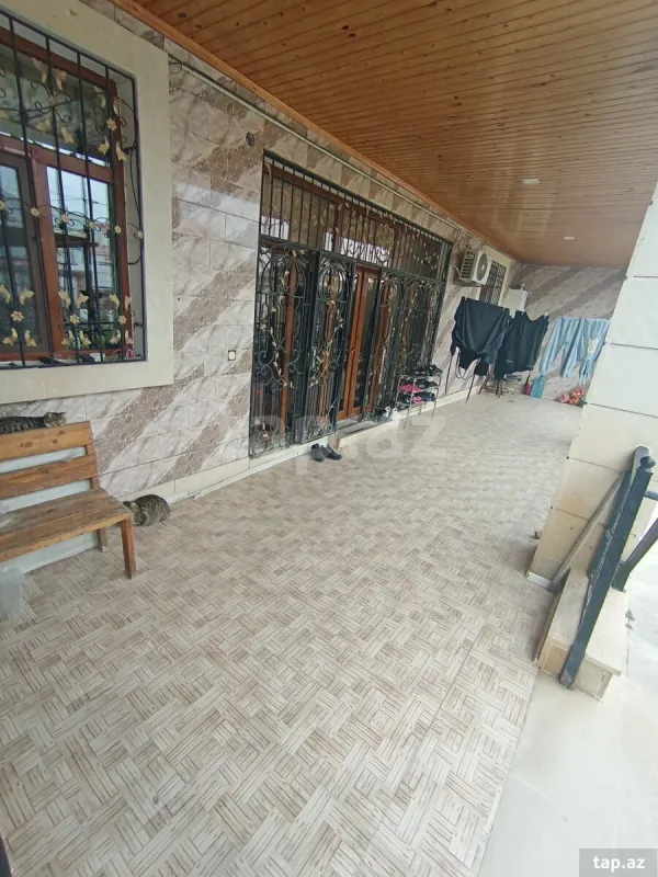 Satılır 9 otaqlı həyət evi