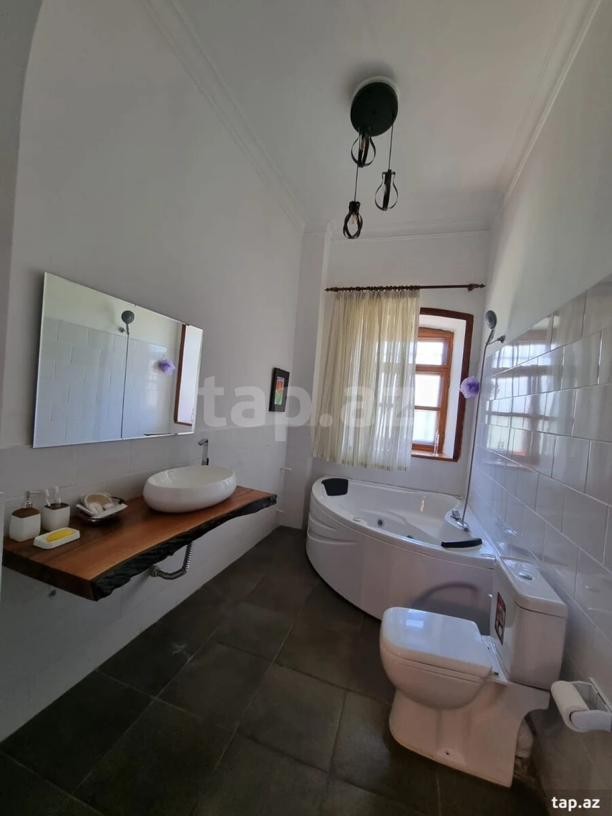 Kirayə verilir 5 otaqlı mənzil 300 m²