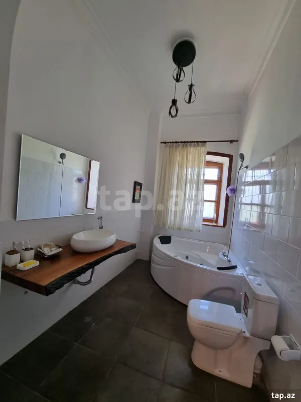 Kirayə verilir 5 otaqlı mənzil 300 m²