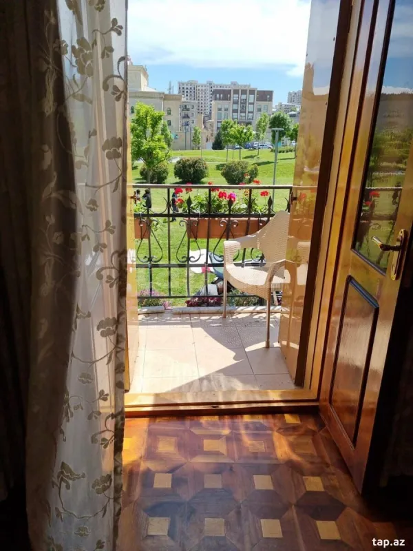 Kirayə verilir 5 otaqlı mənzil 300 m²