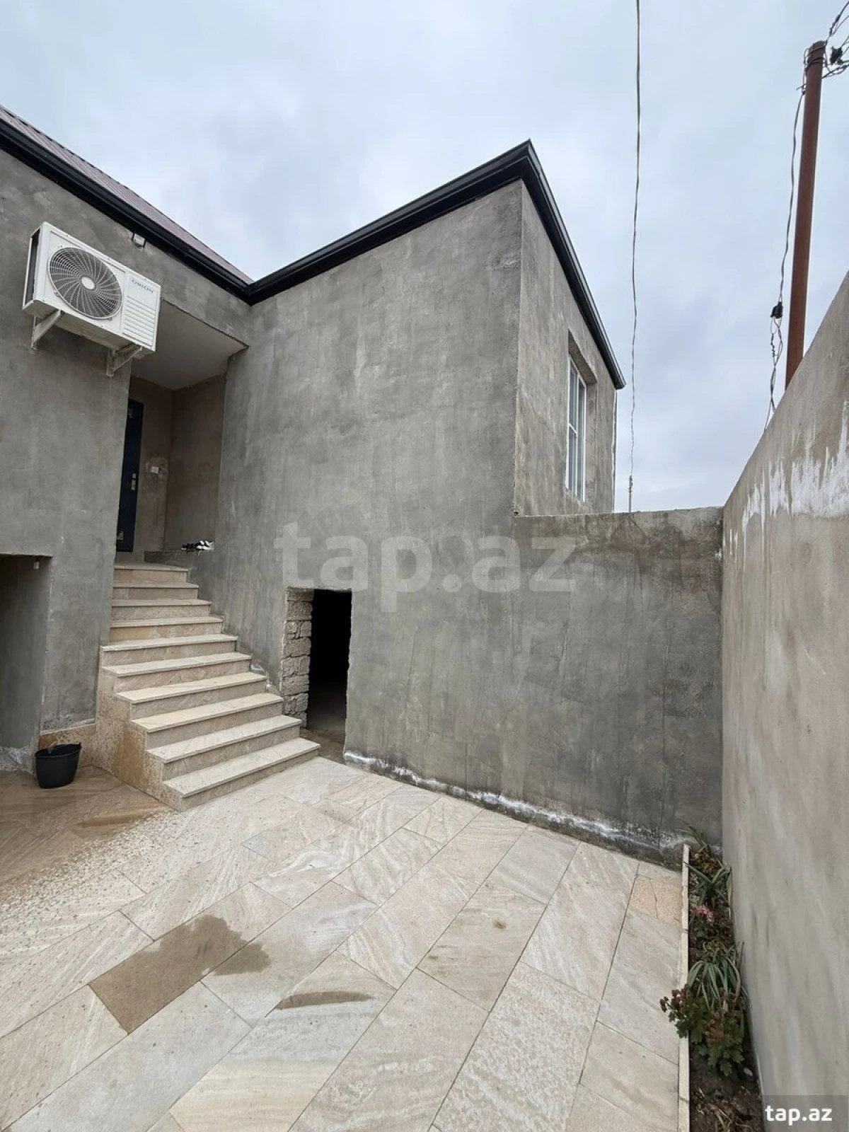 Satılır 4 otaqlı həyət evi