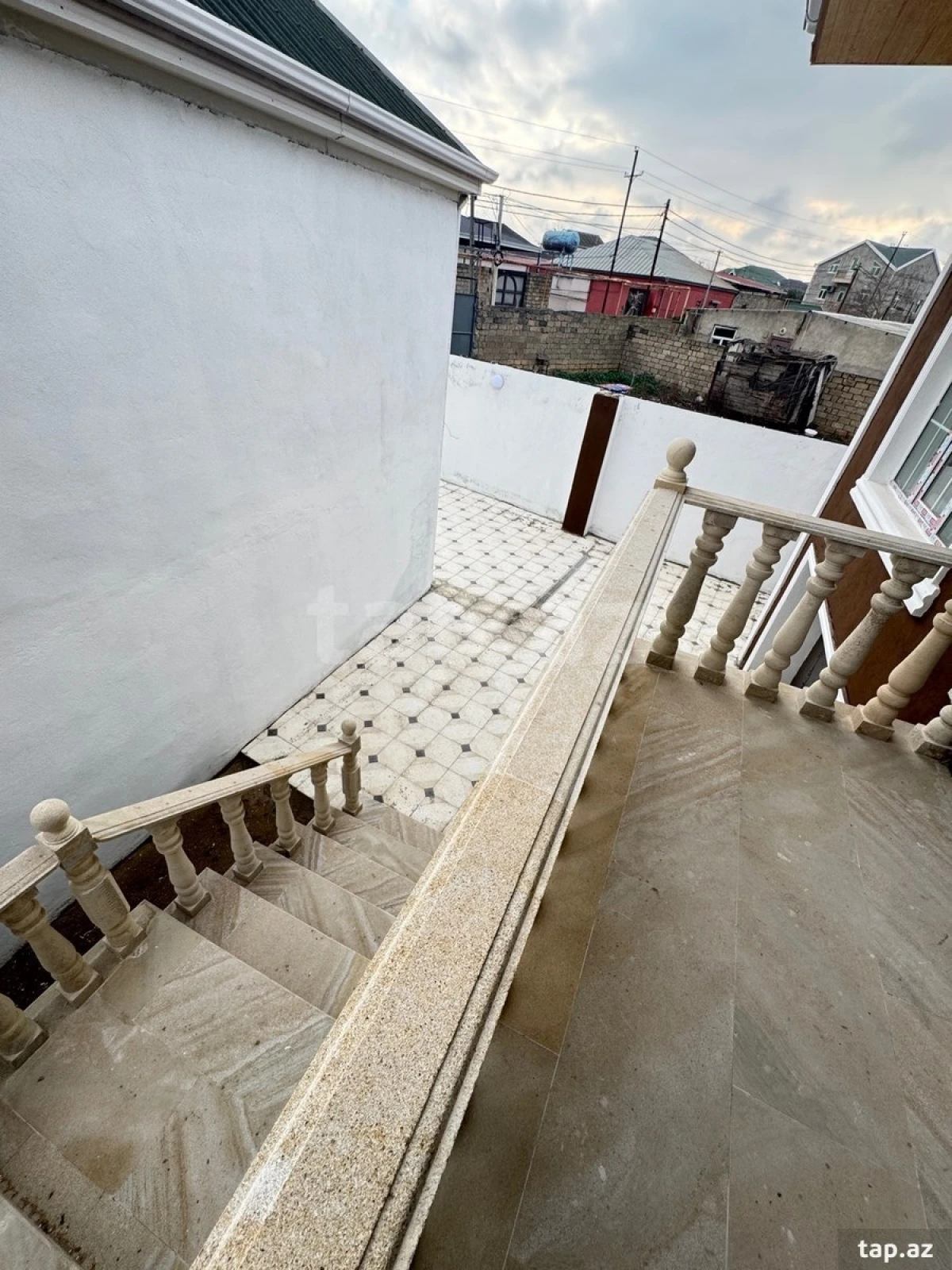 Satılır 4 otaqlı həyət evi