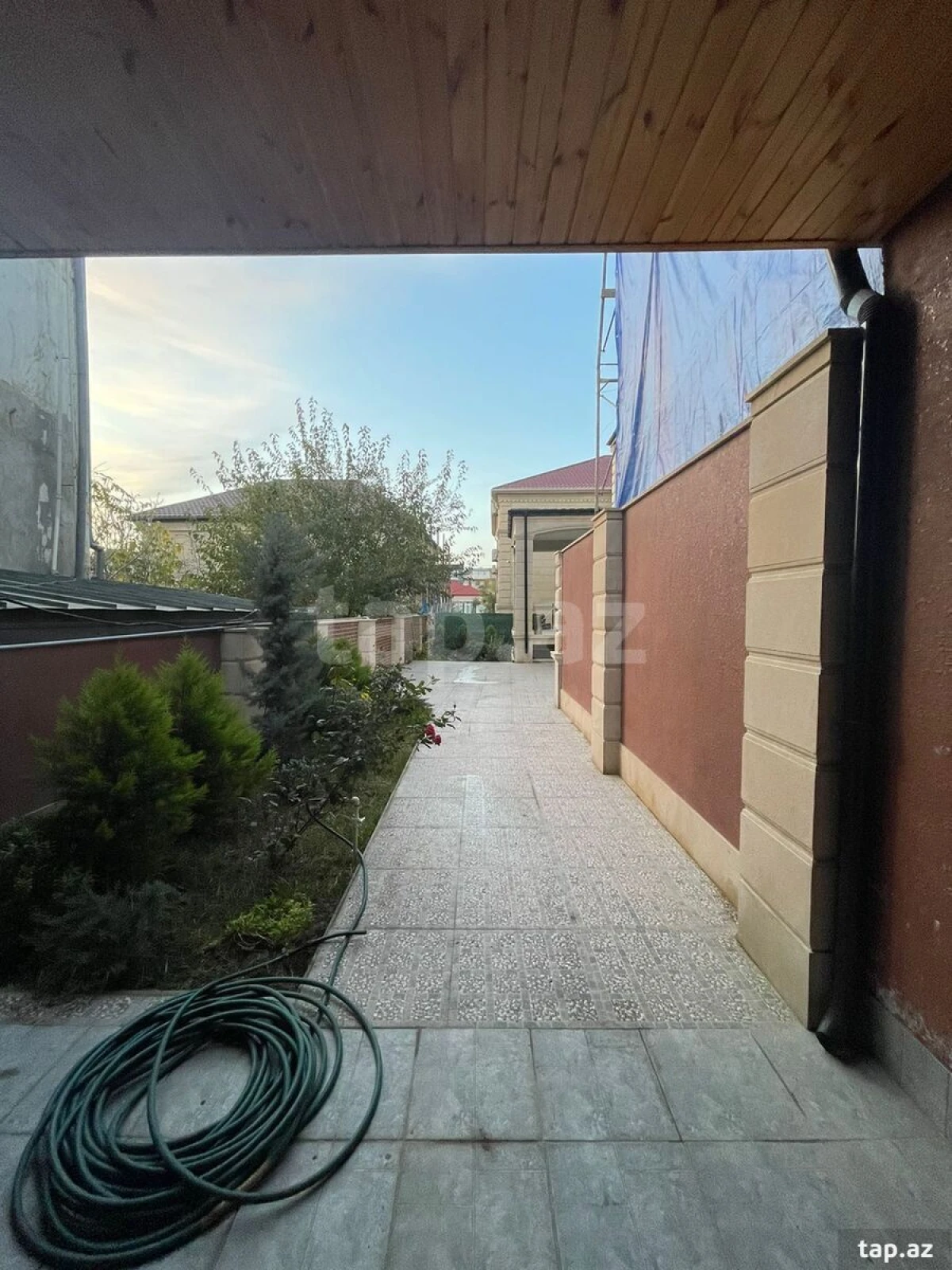 Satılır 5 otaqlı həyət evi