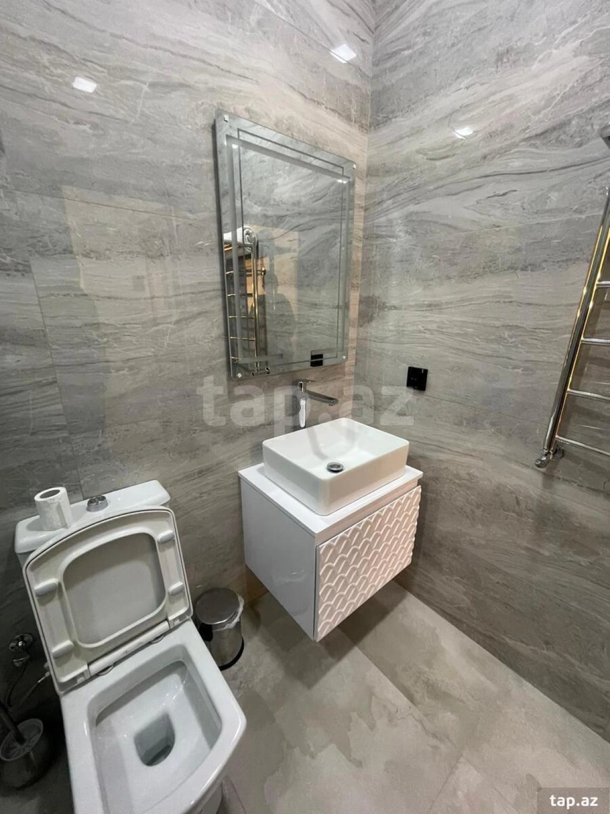 Satılır 5 otaqlı həyət evi