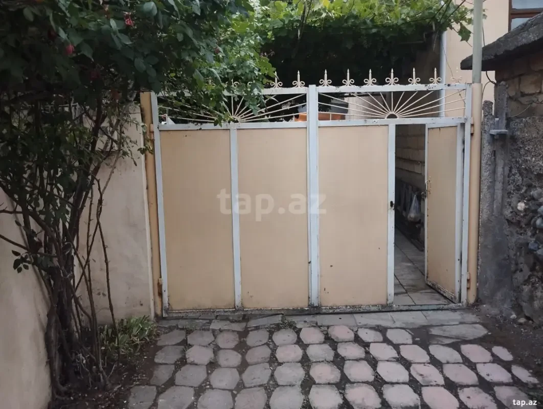 Satılır 3 otaqlı həyət evi 150 m²