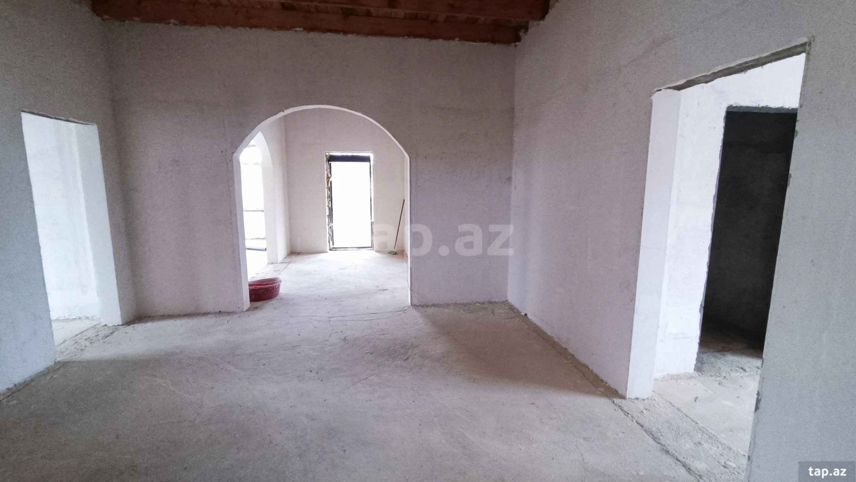 Satılır 4 otaqlı həyət evi