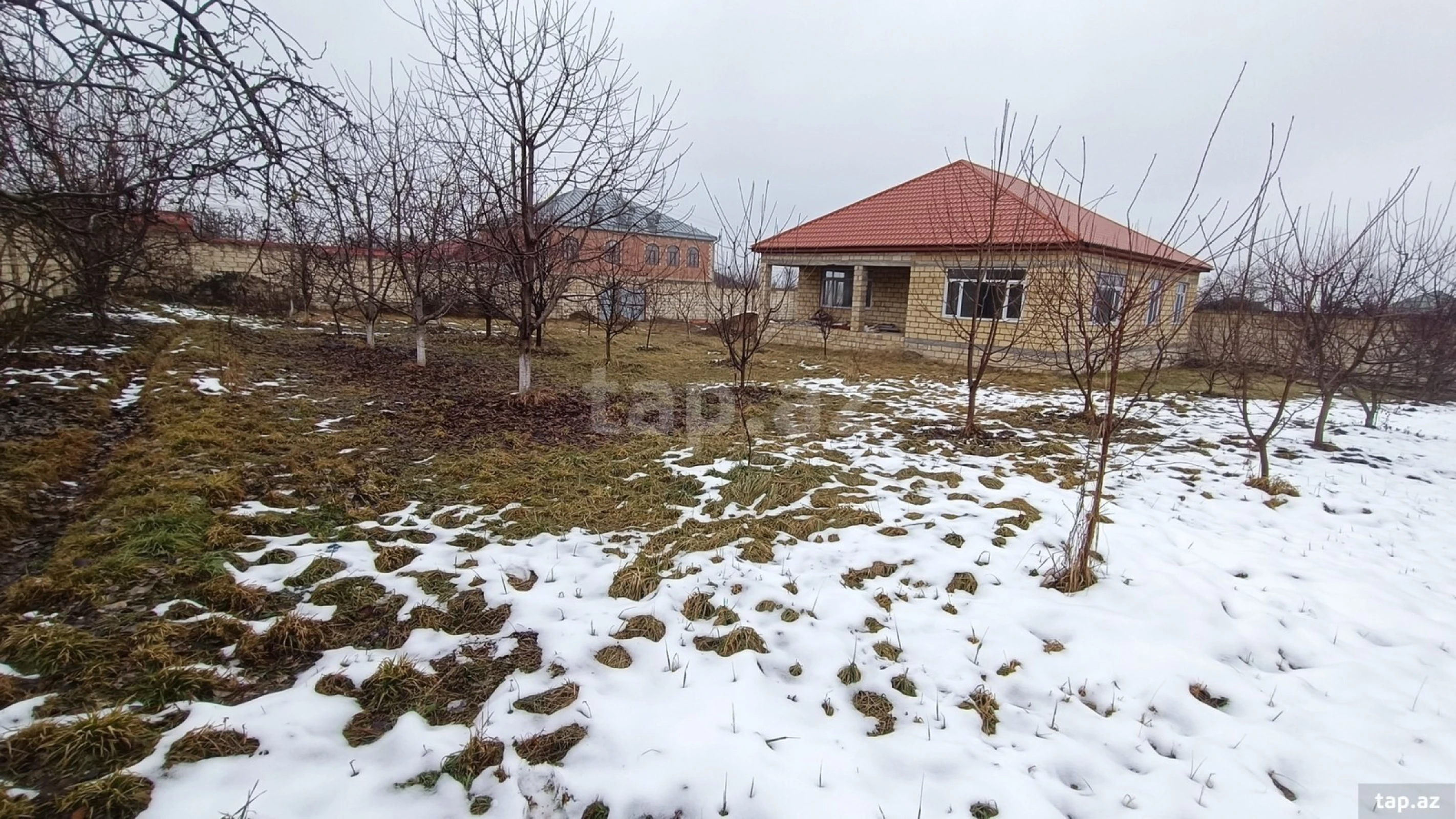 Satılır 4 otaqlı həyət evi