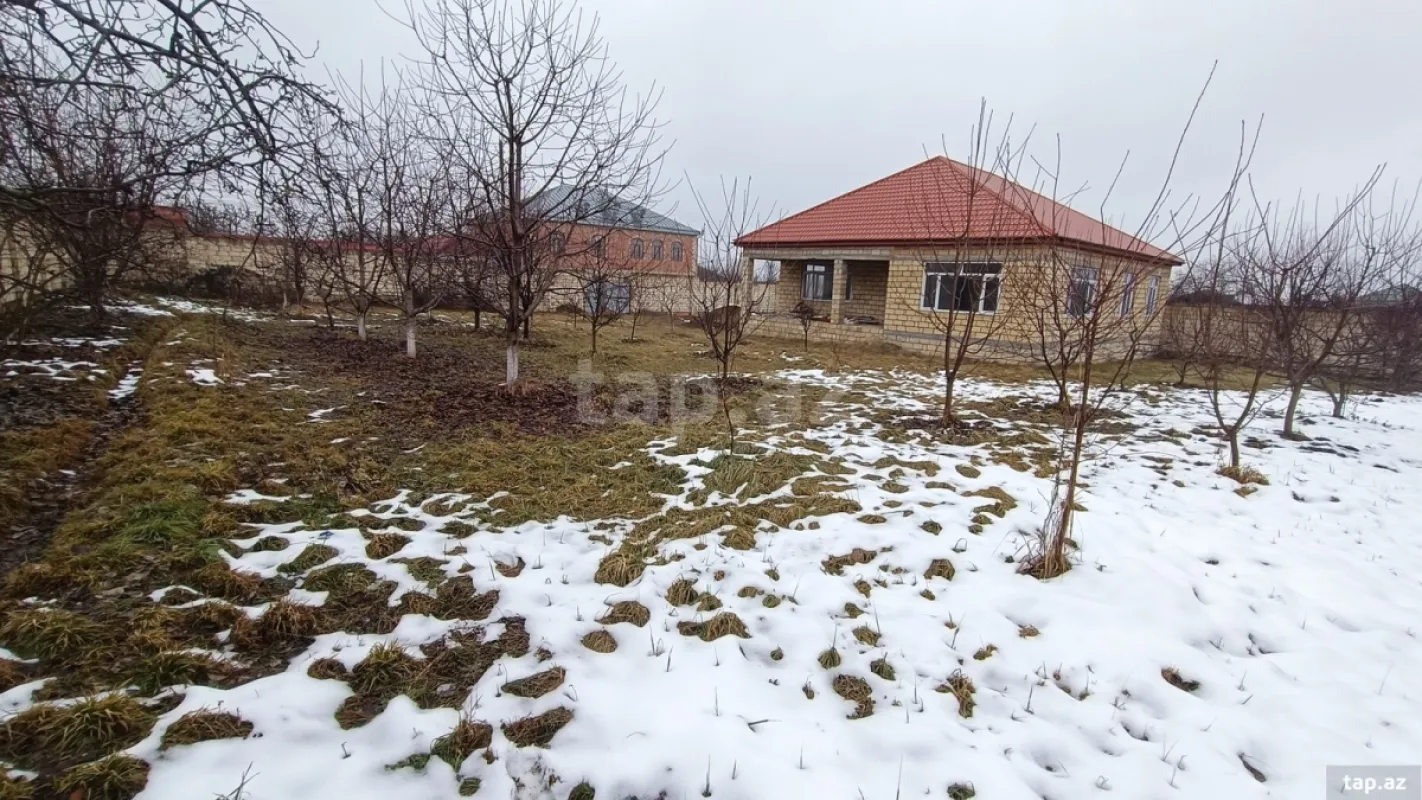 Satılır 4 otaqlı həyət evi