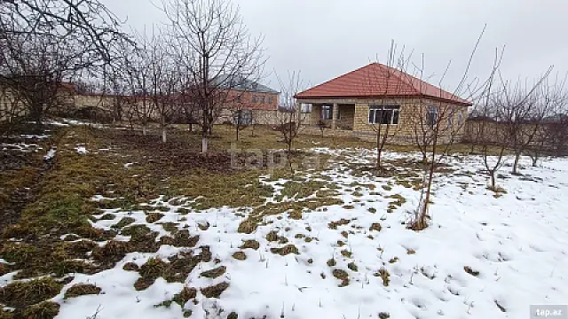 Satılır 4 otaqlı həyət evi