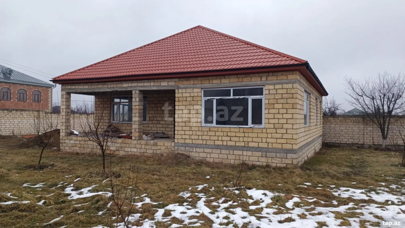 Satılır 4 otaqlı həyət evi