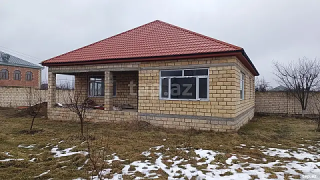 Satılır 4 otaqlı həyət evi