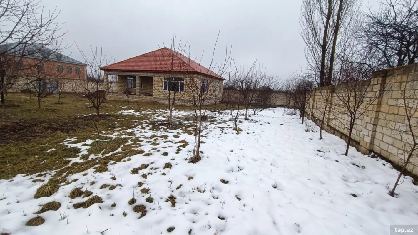 Satılır 4 otaqlı həyət evi