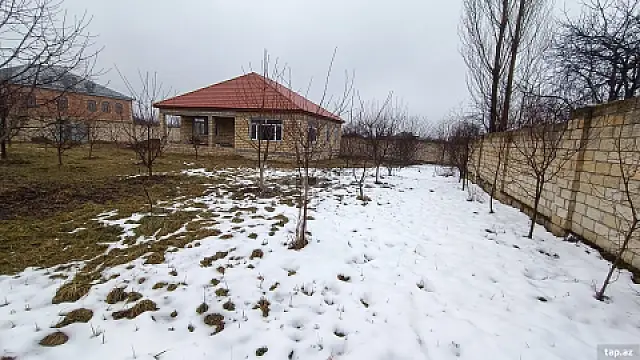 Satılır 4 otaqlı həyət evi