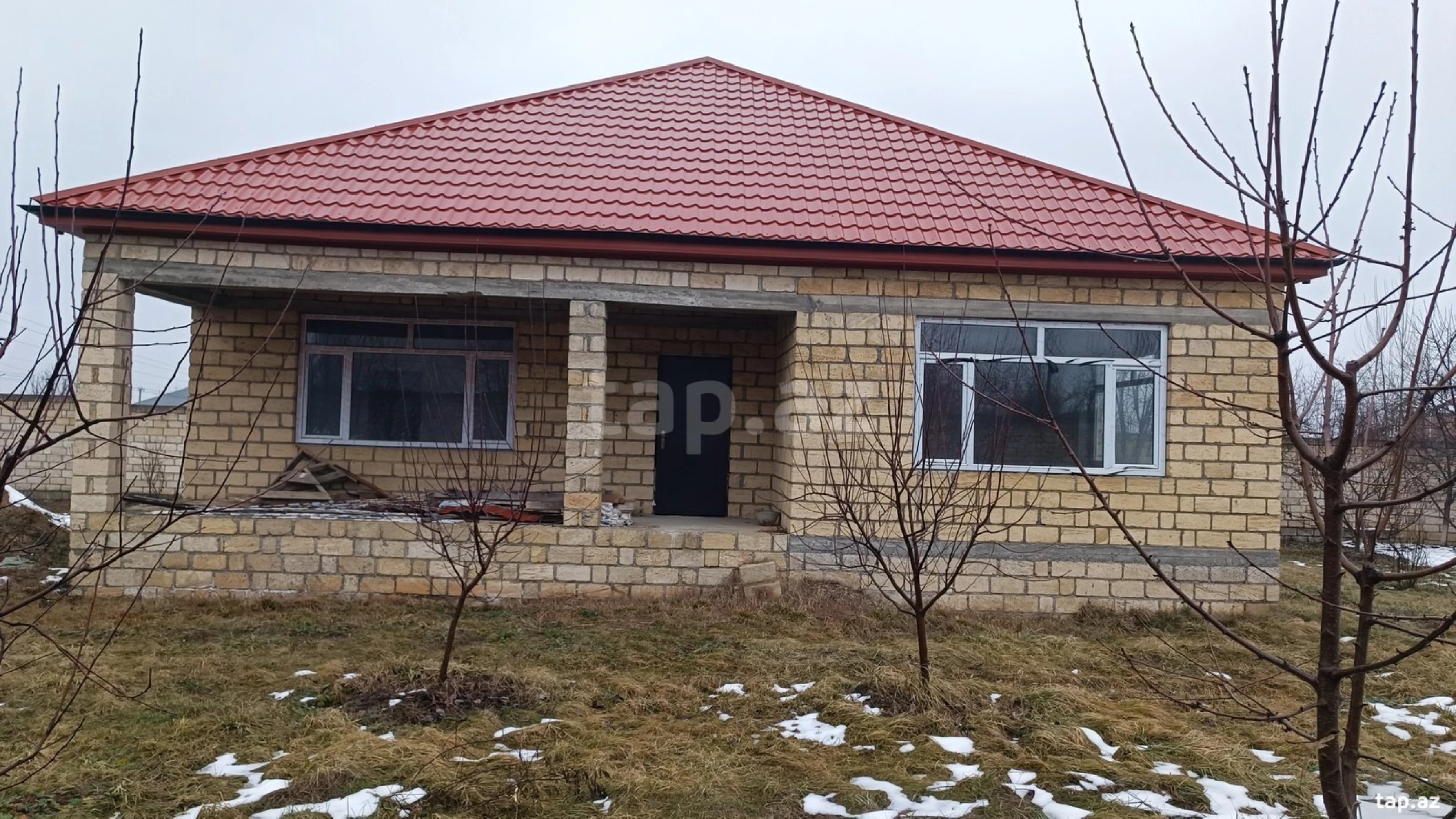 Satılır 4 otaqlı həyət evi