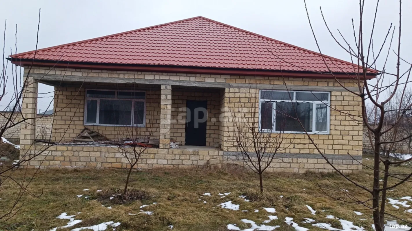 Satılır 4 otaqlı həyət evi