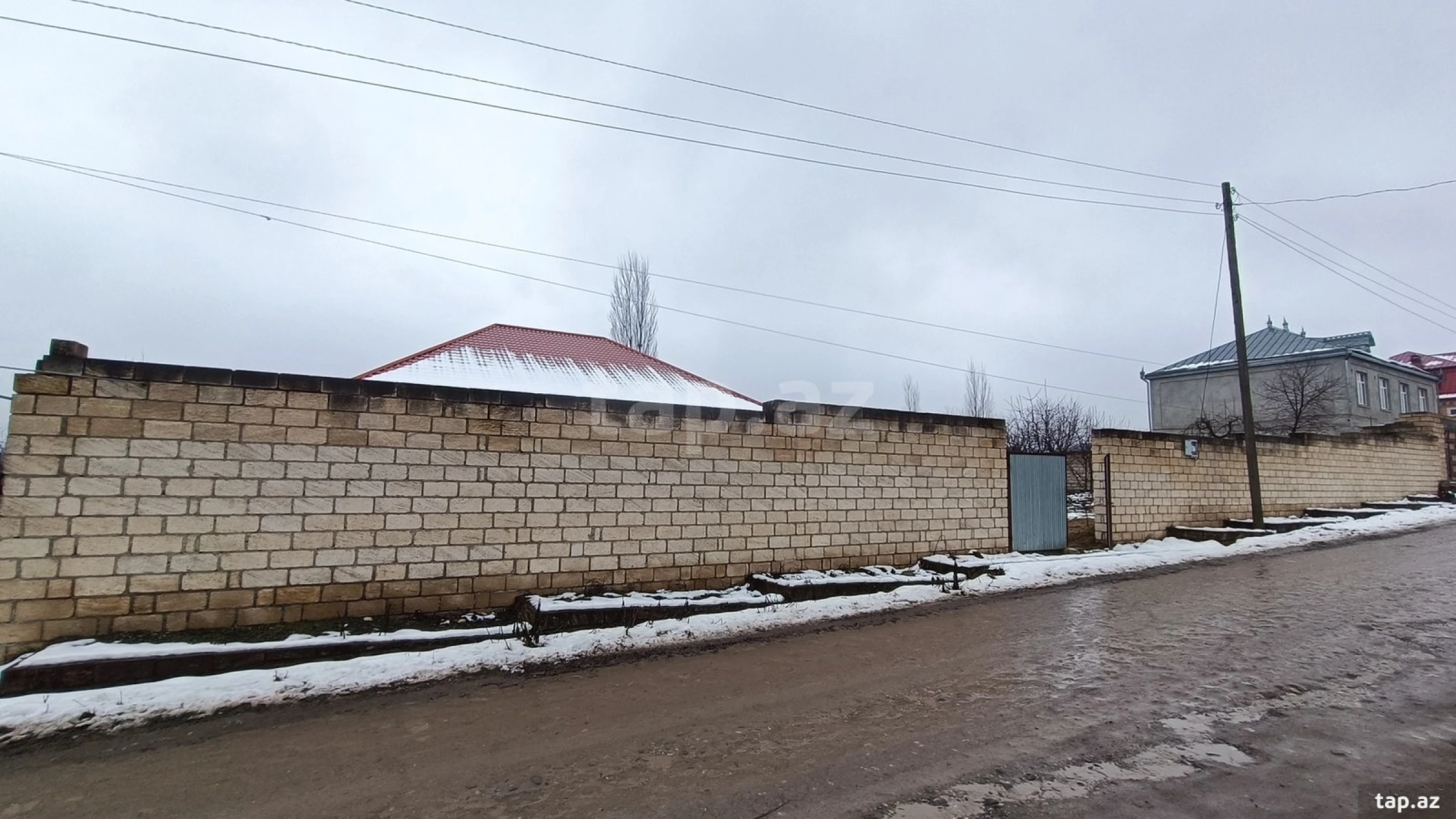 Satılır 4 otaqlı həyət evi