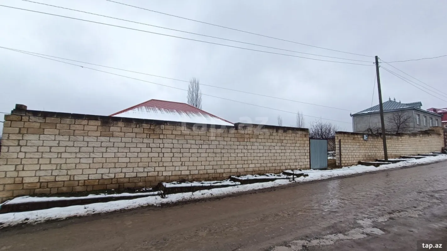 Satılır 4 otaqlı həyət evi