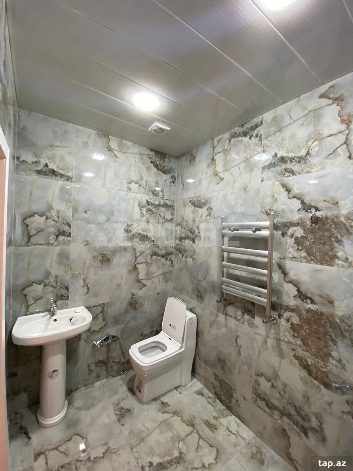 Kirayə verilir 3 otaqlı yeni tikili 127 m²