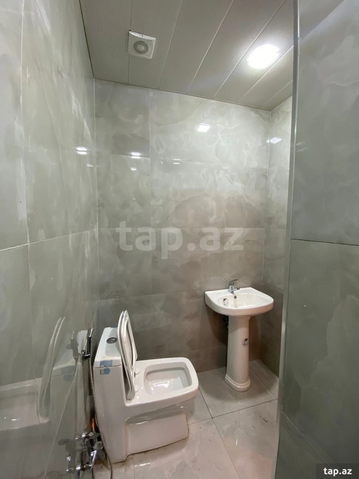 Kirayə verilir 3 otaqlı yeni tikili 127 m²