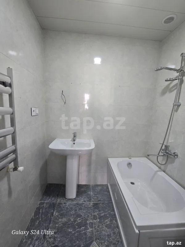 Satılır 3 otaqlı yeni tikili 77 m²