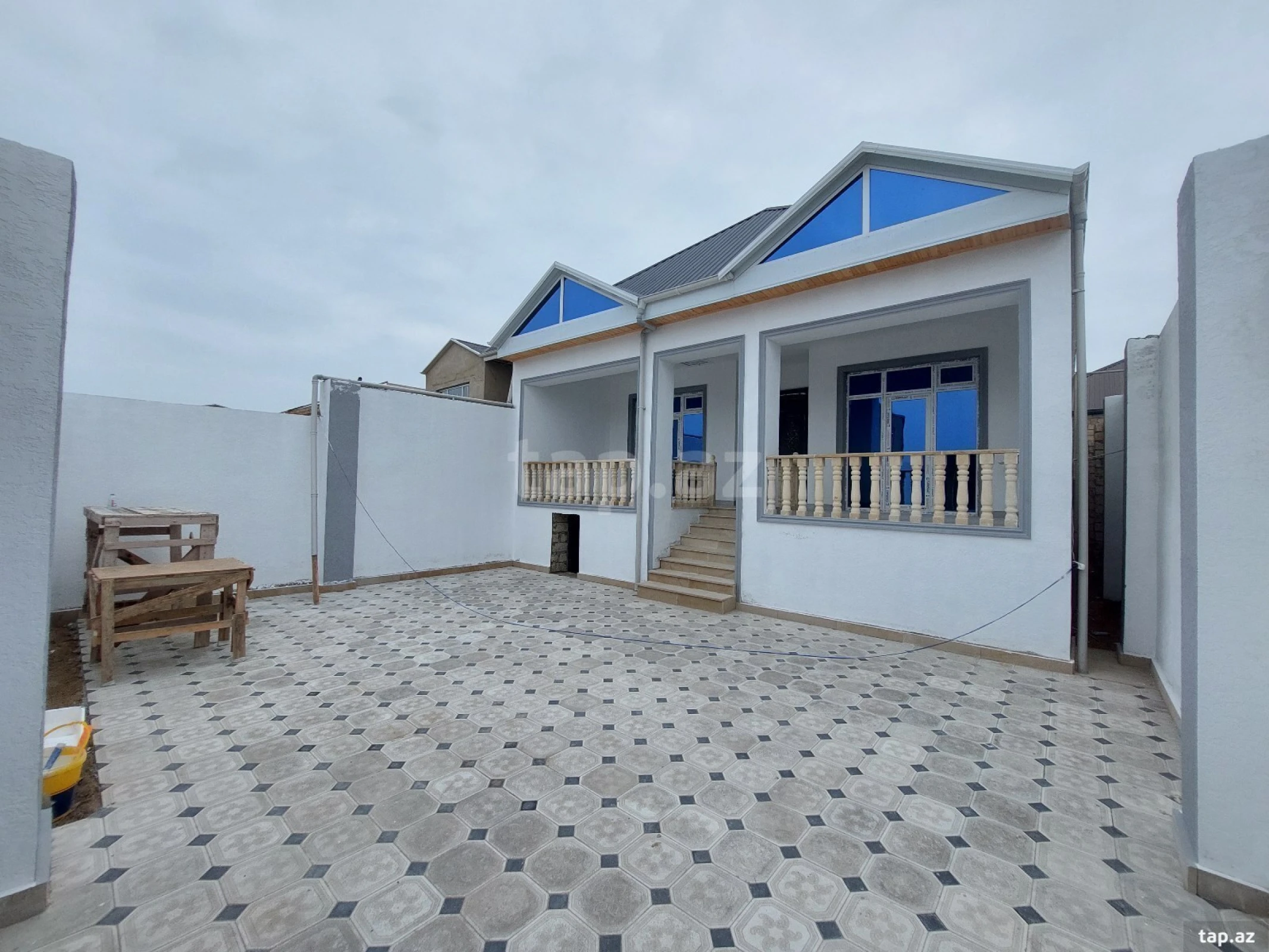 Satılır 4 otaqlı həyət evi