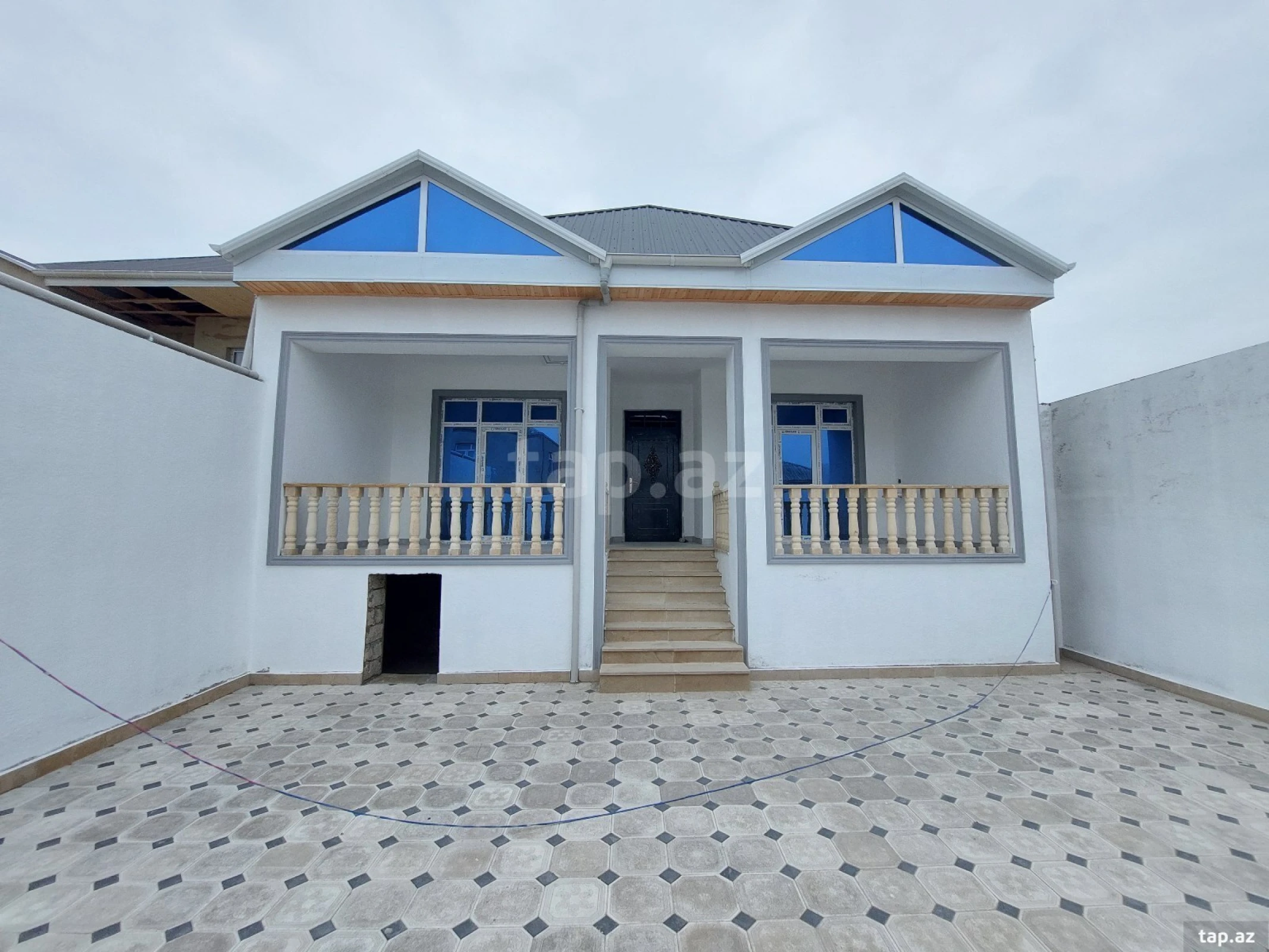 Satılır 4 otaqlı həyət evi