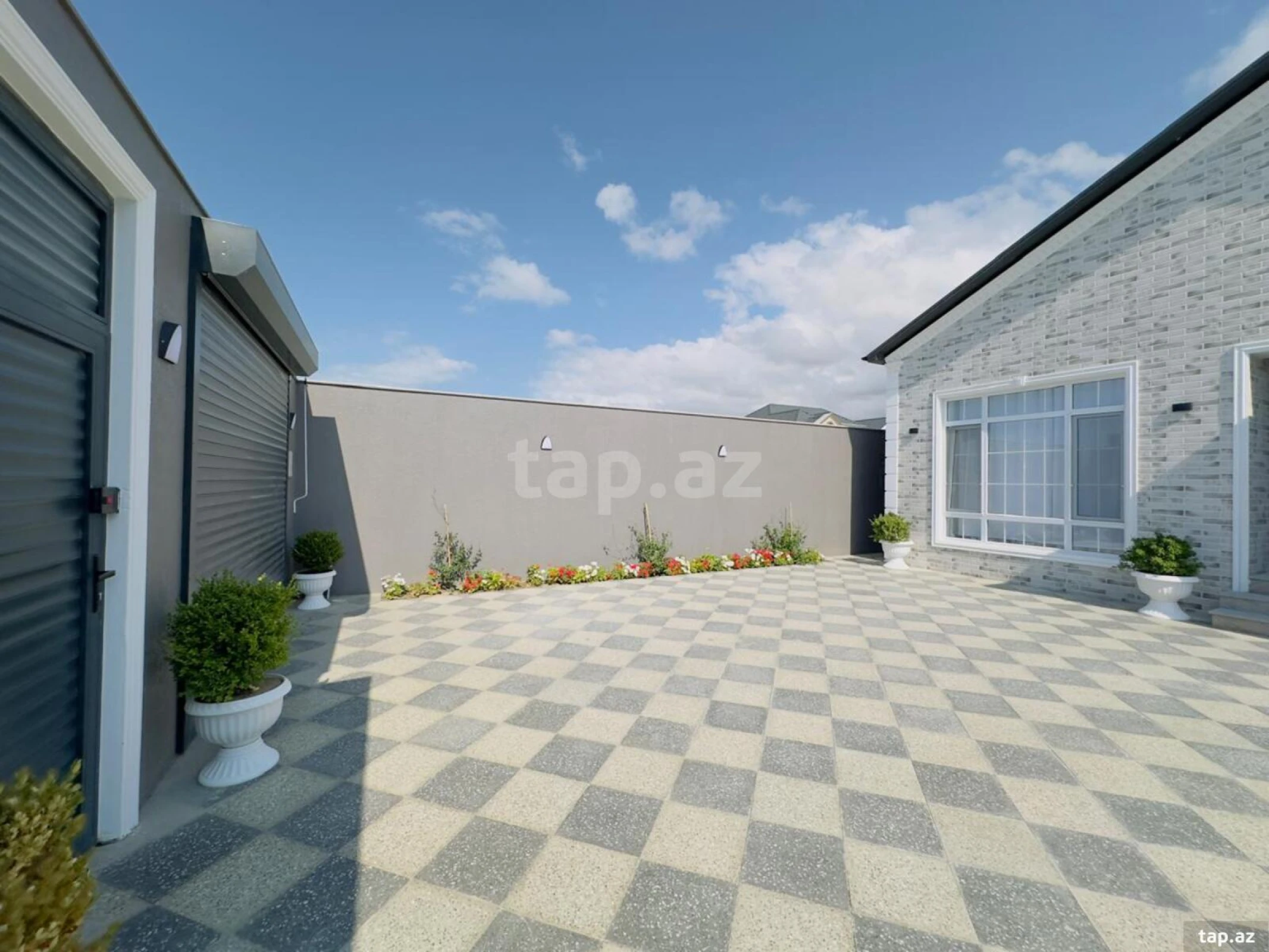 Satılır 4 otaqlı həyət evi