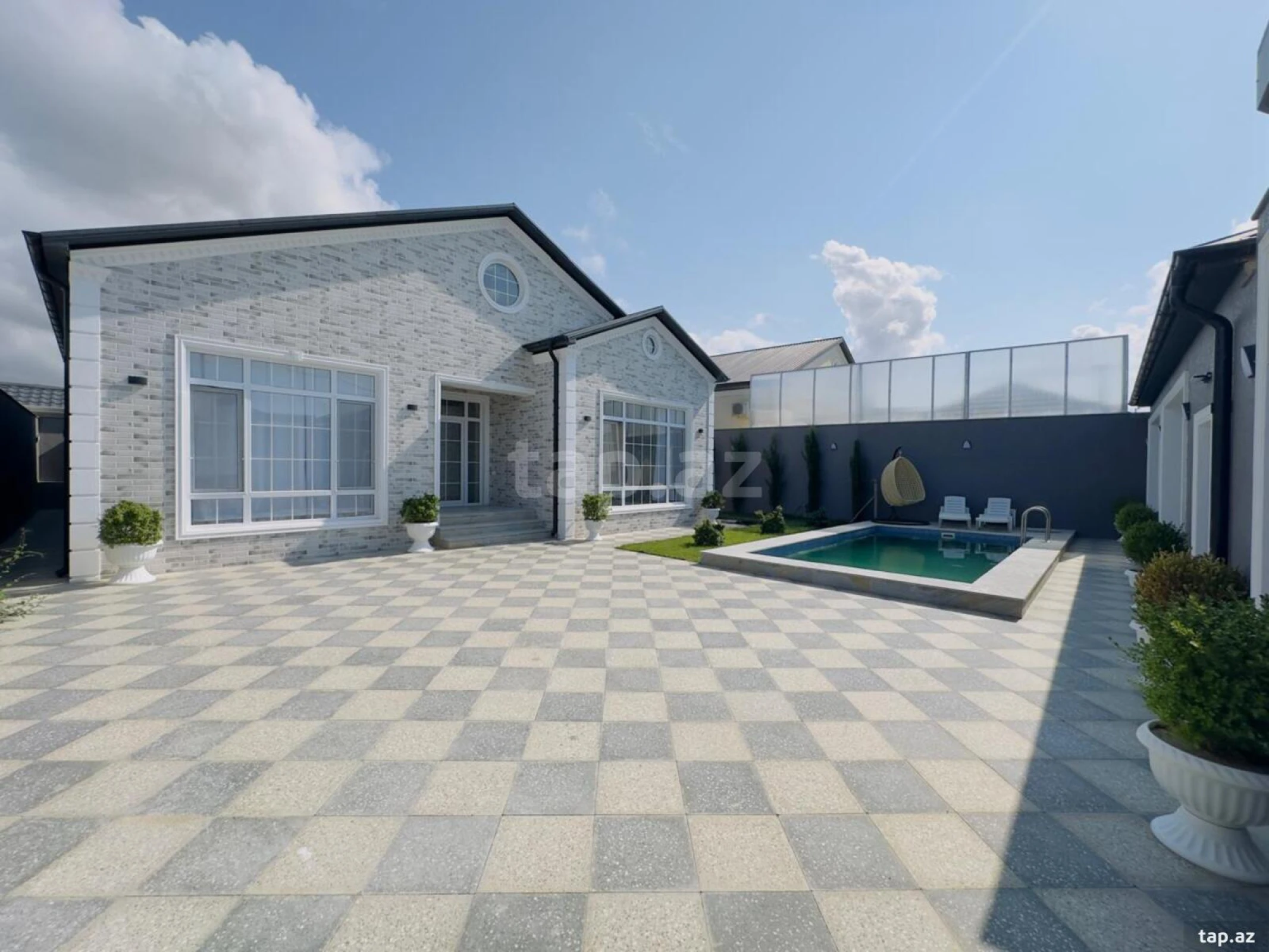 Satılır 4 otaqlı həyət evi