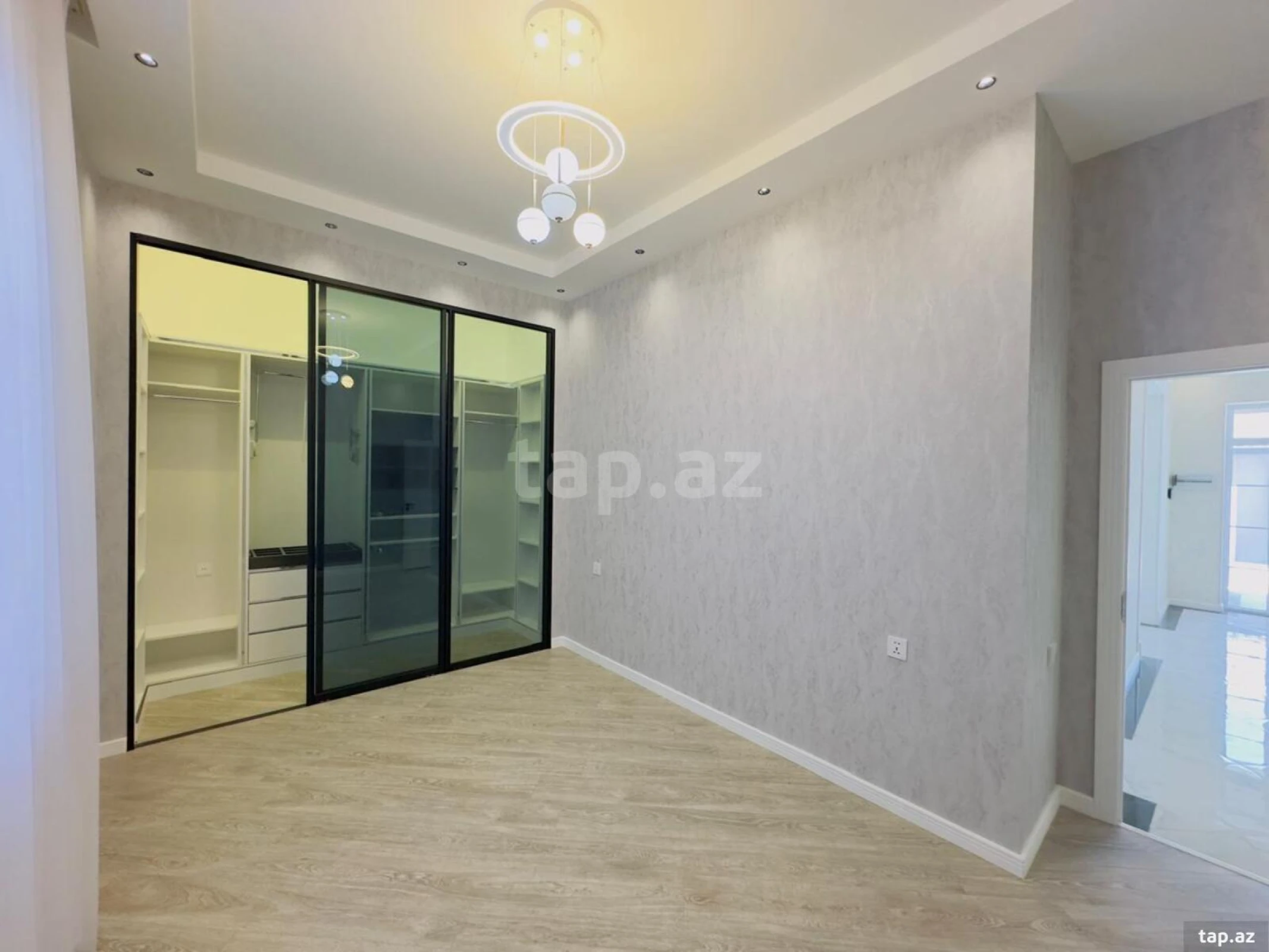 Satılır 4 otaqlı həyət evi