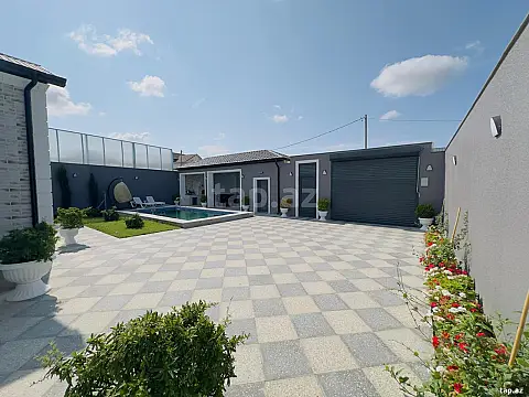 Satılır 4 otaqlı həyət evi