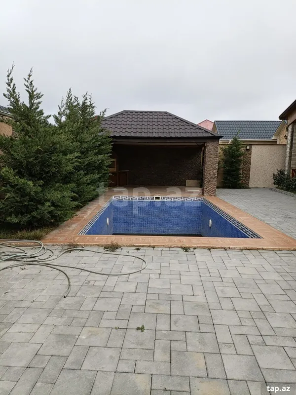 Satılır 4 otaqlı həyət evi 190 m²
