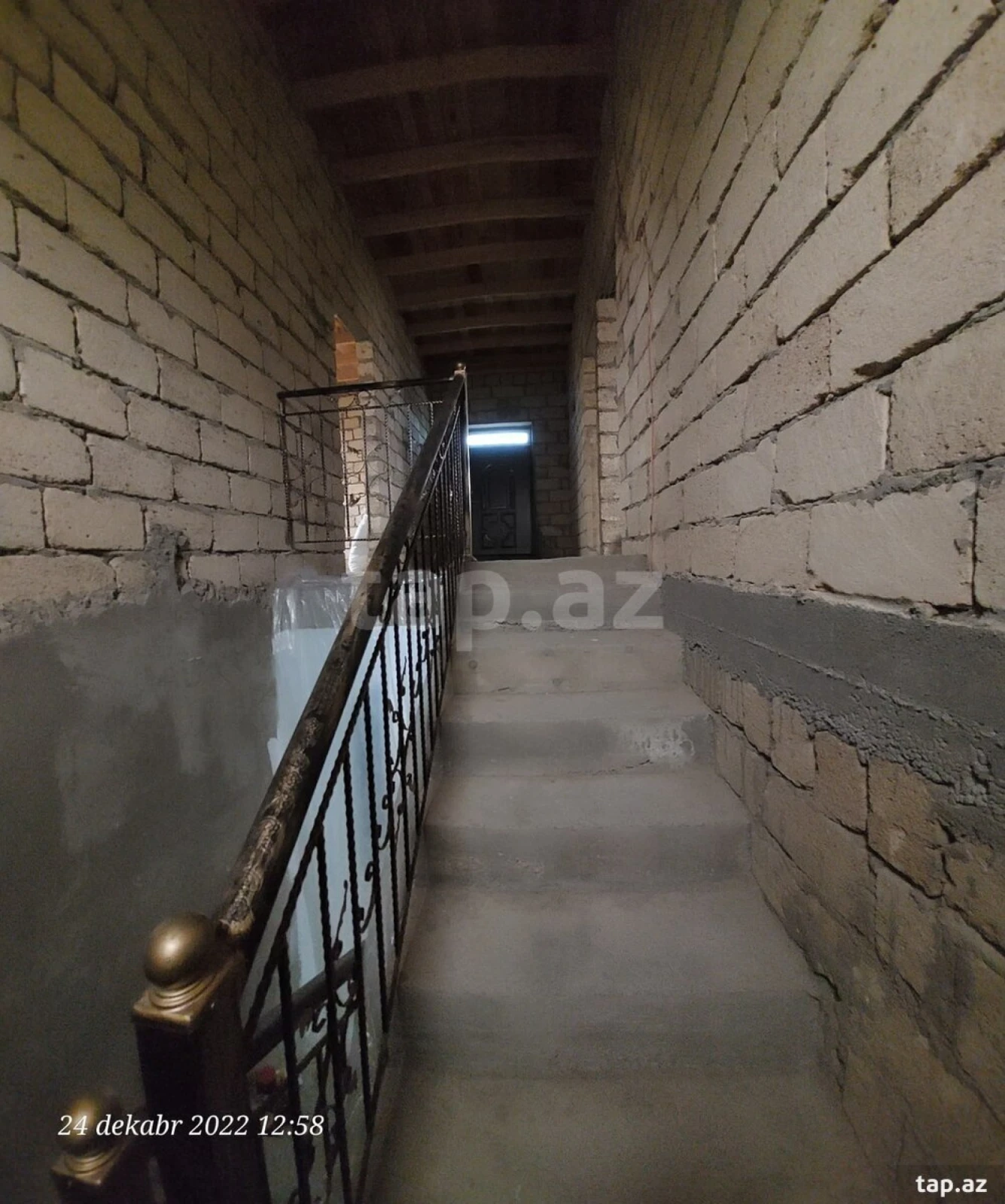 Satılır 6 otaqlı həyət evi