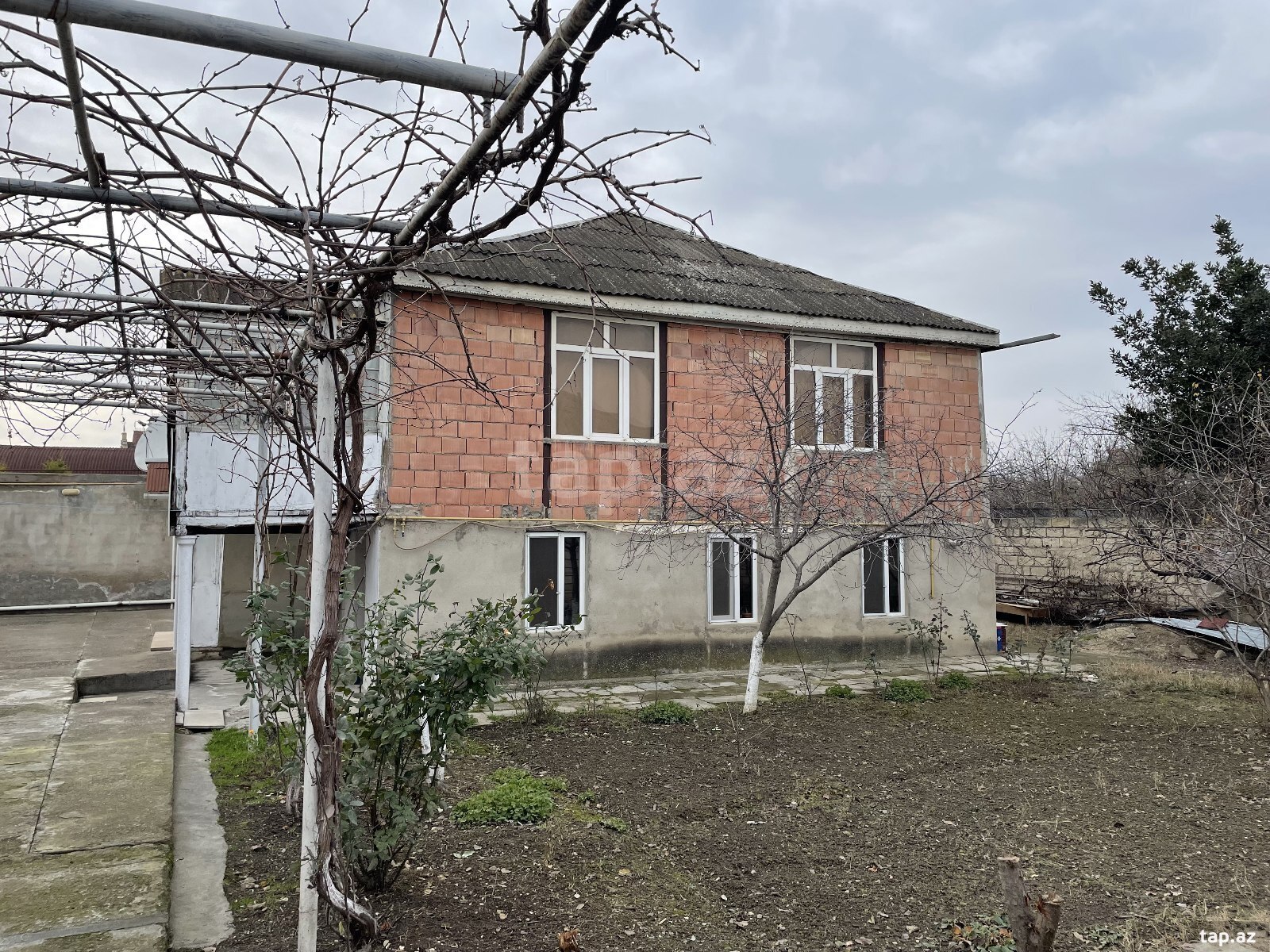Satılır 8 otaqlı həyət evi 158 m²