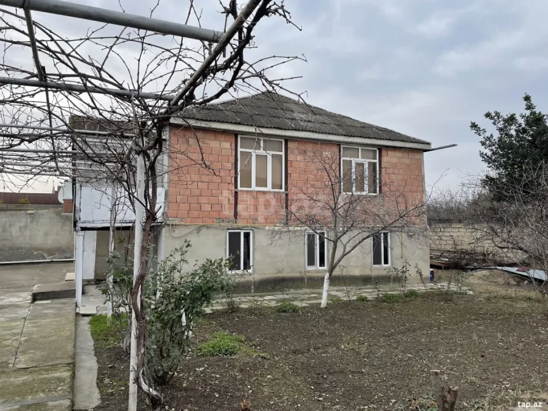 Satılır 8 otaqlı həyət evi 158 m²