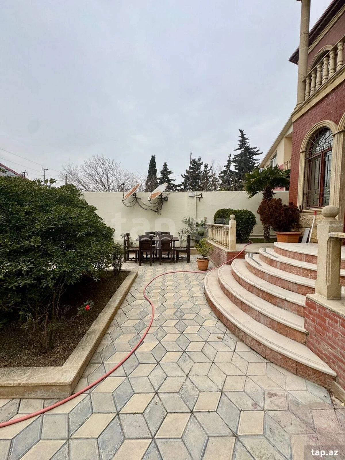 Kirayə verilir 6 otaqlı həyət evi