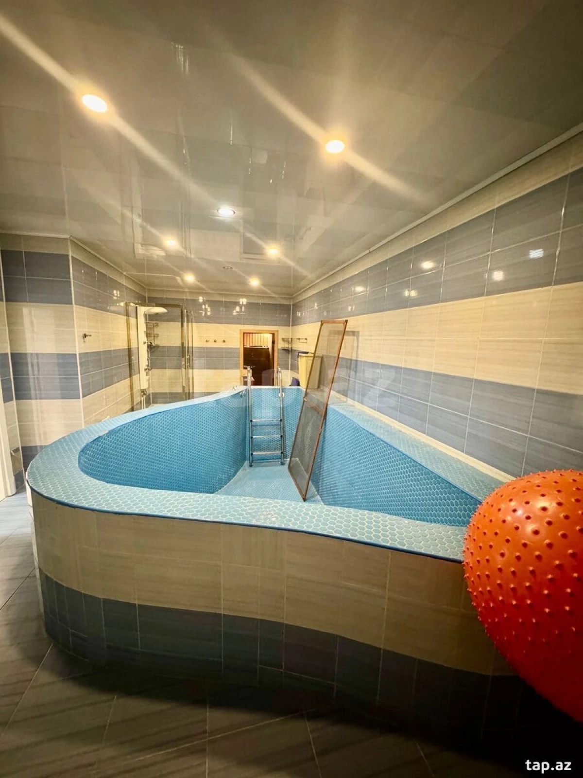 Kirayə verilir 6 otaqlı həyət evi