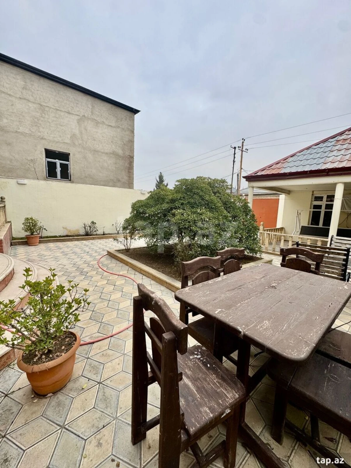 Kirayə verilir 6 otaqlı həyət evi