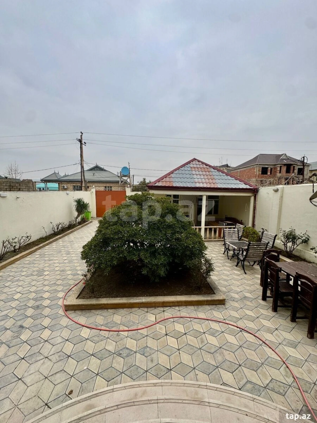 Kirayə verilir 6 otaqlı həyət evi