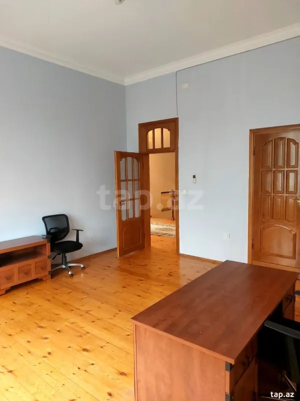 Kirayə verilir 7 otaqlı həyət evi 500 m²