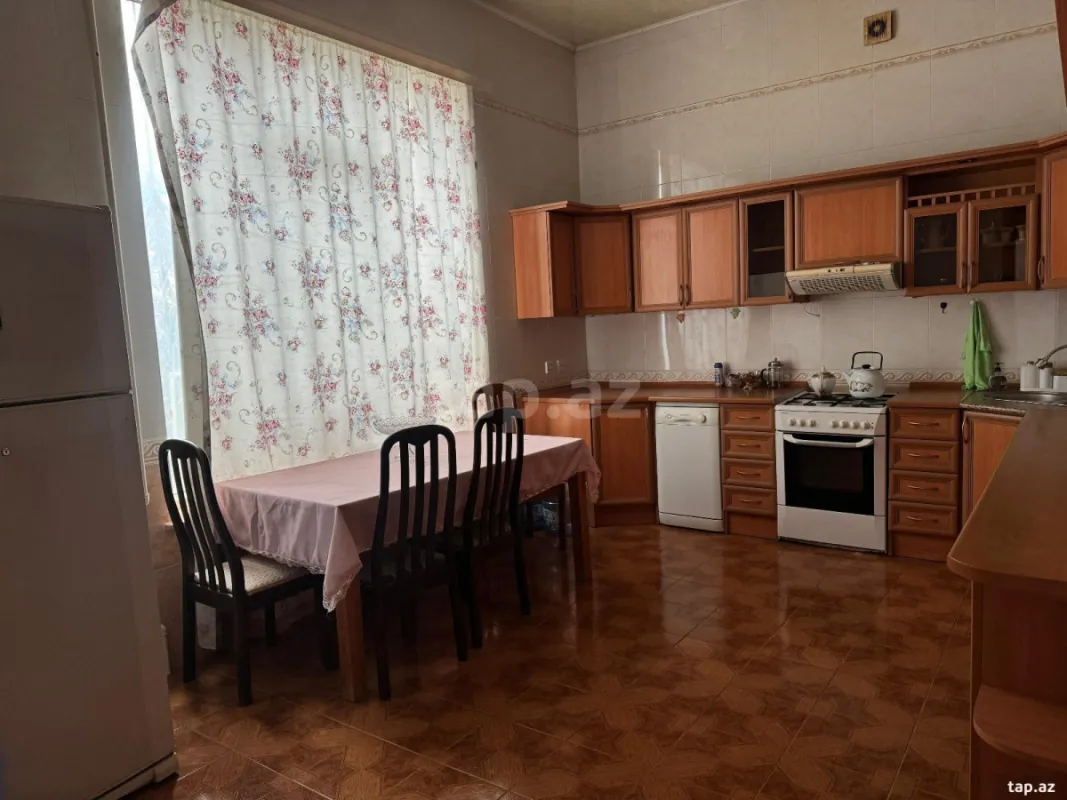 Kirayə verilir 7 otaqlı həyət evi 500 m²