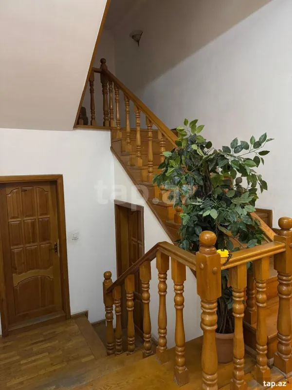 Kirayə verilir 7 otaqlı həyət evi 500 m²
