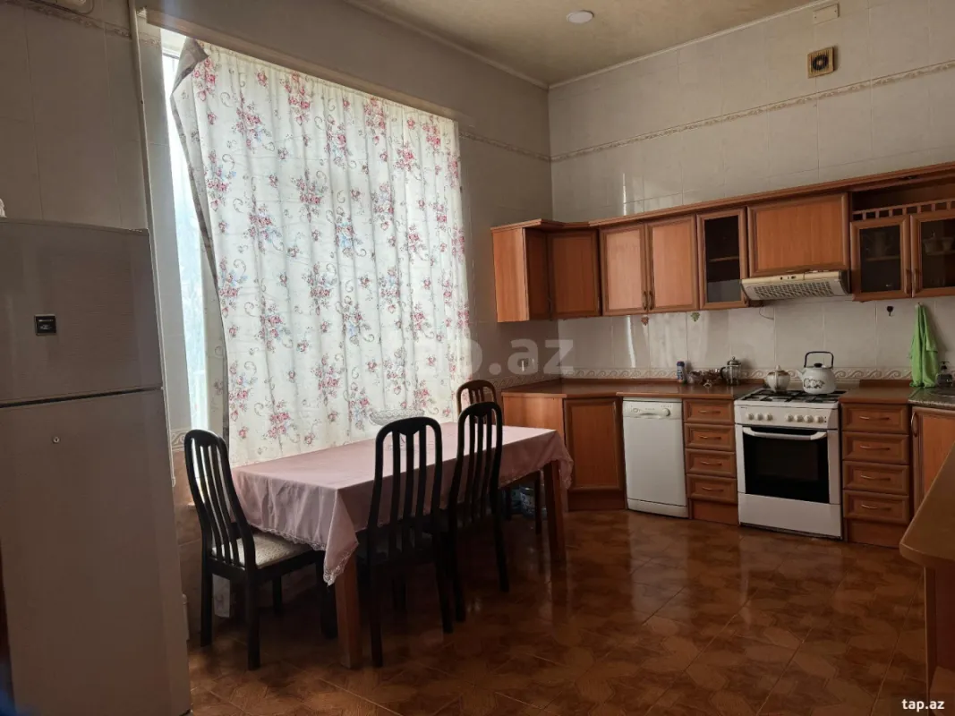 Kirayə verilir 7 otaqlı həyət evi 500 m²