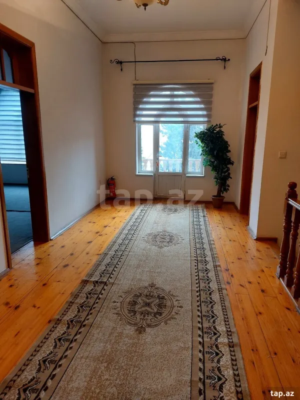 Kirayə verilir 7 otaqlı həyət evi 500 m²